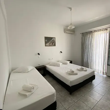 深蓝客房和公寓公寓式酒店 3* 迈洛波塔斯