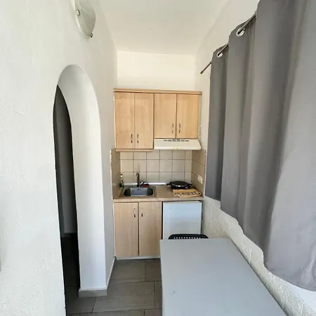 深蓝客房和公寓公寓式酒店 3* 迈洛波塔斯